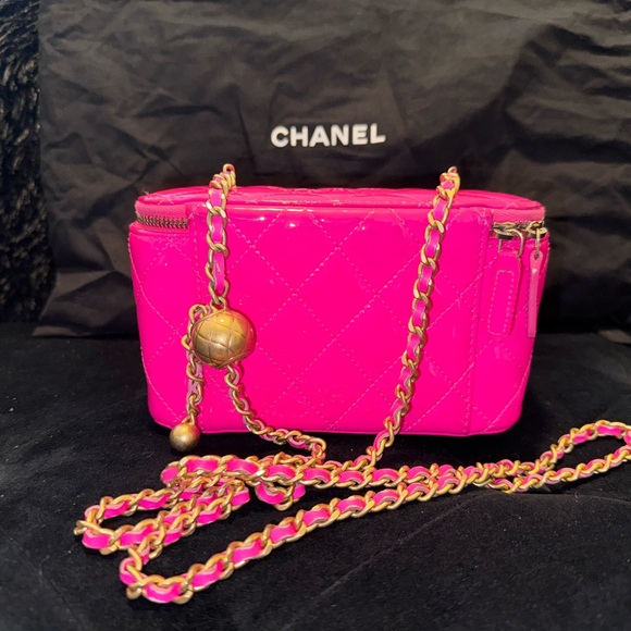 Barbie Hot Pink Chanel Vanity Handbag - Picture 13 of 16